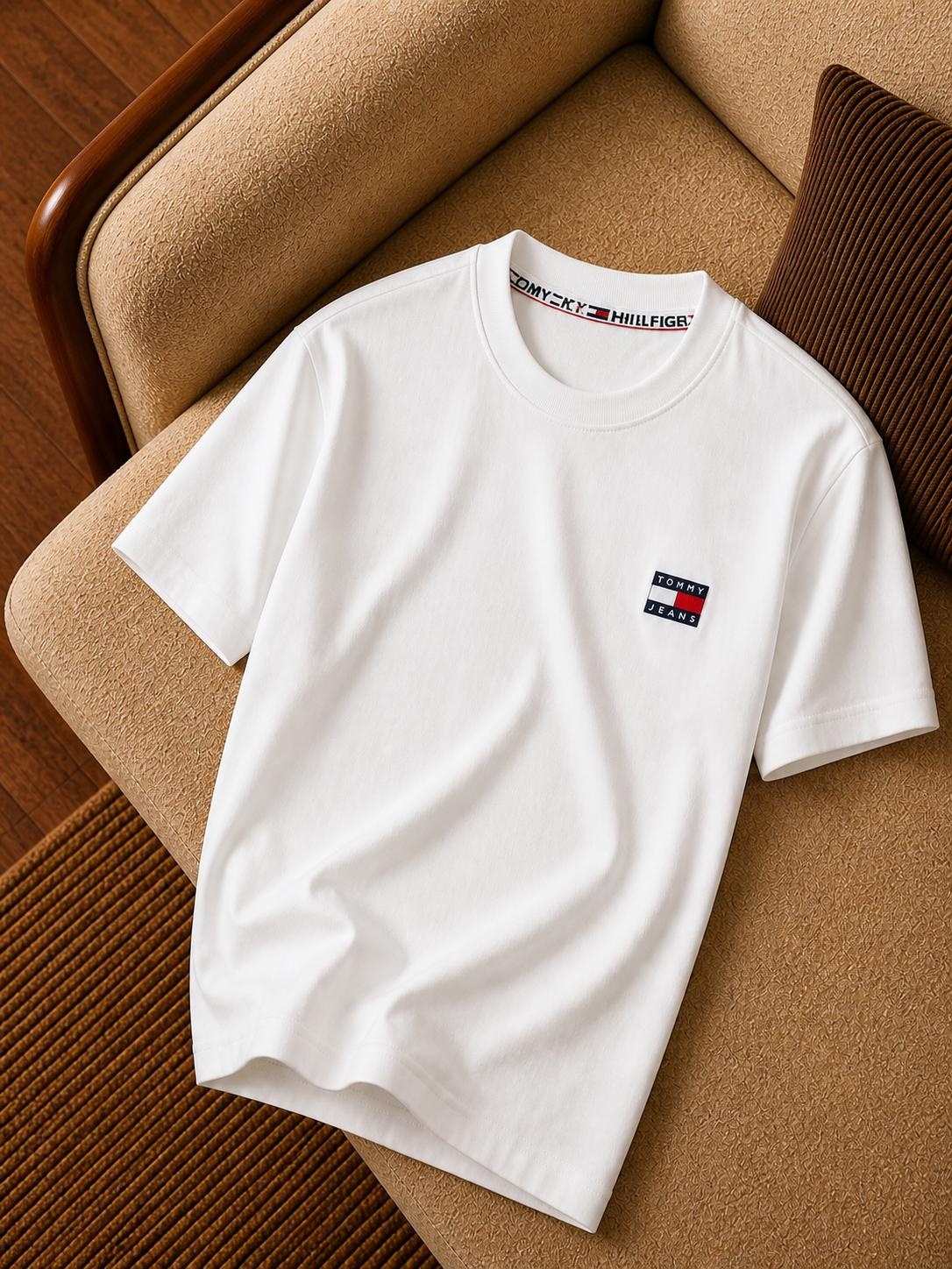 "Tommy Hilfiger" Minimal Logo Bisiklet Yaka Erkek Tişört – Beyaz