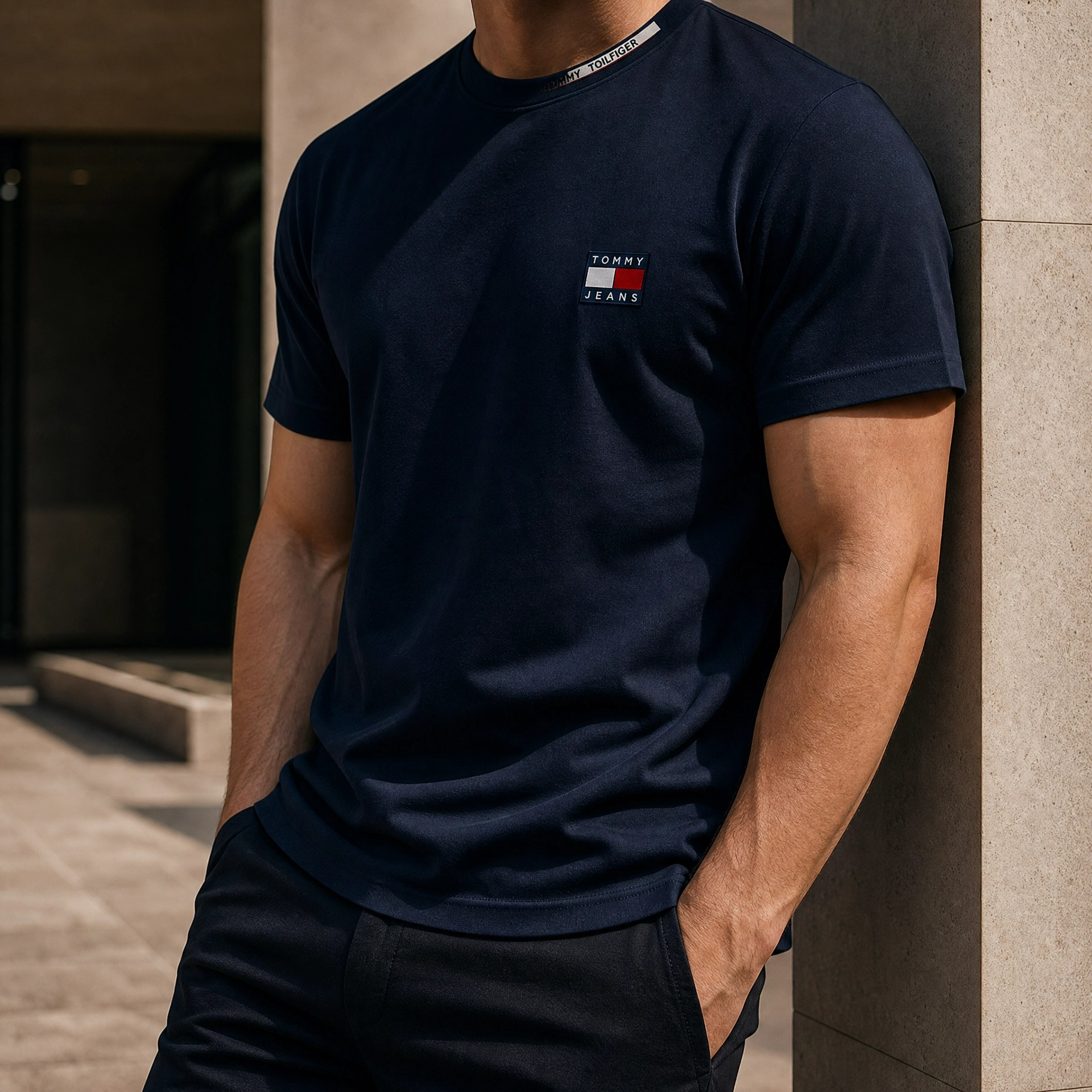 "Tommy Hilfiger" Minimal Logo Detaylı Lacivert Tişört