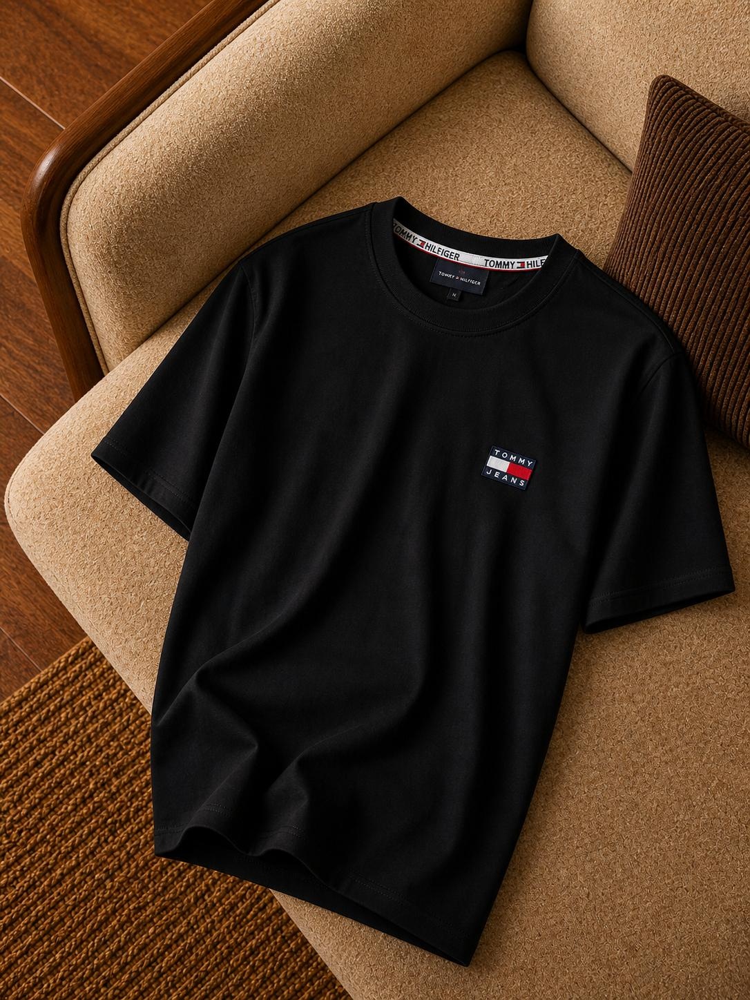 "Tommy Hilfiger" Minimal Logo Detaylı Siyah Tişört