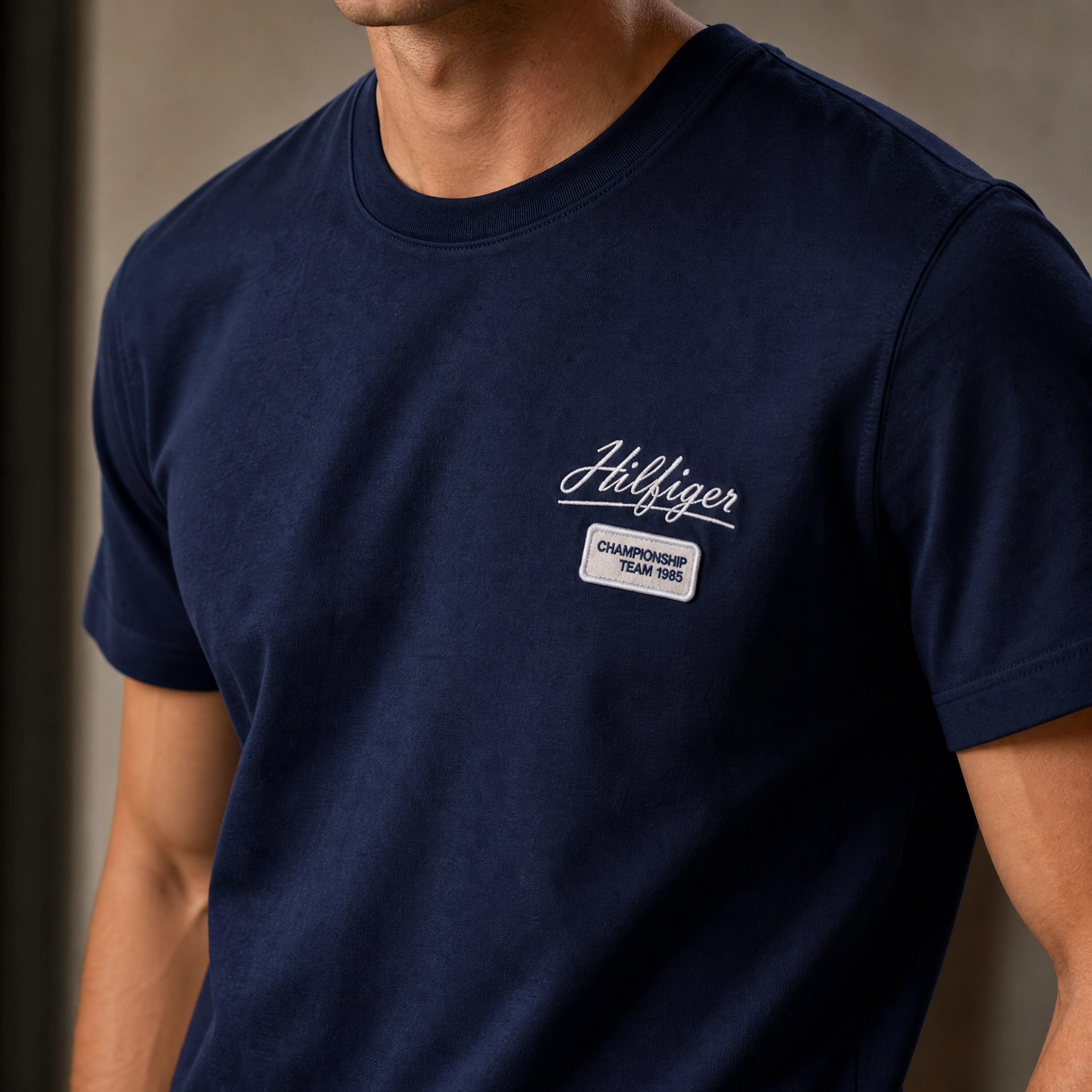 Tommy Hilfiger Premium Nakış Detaylı Erkek Tişört – Lacivert